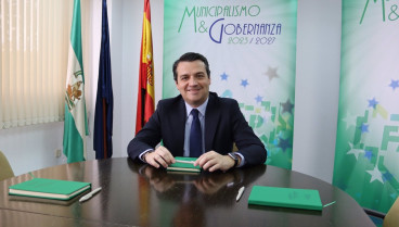 El presidente de la FAMP, José María Bellido, clausura las Primeras Jornadas de Comunicación Institucional Local en Málaga