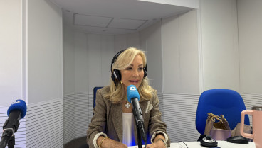 Carmen Lomana en los estudios de COPE