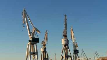 Foto de archivo de unas grúas en Navantia Ferrol