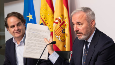 Azcón y Bermúdez de Castro en la presentación del decreto de ayudas.