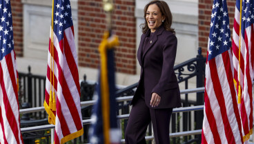 La vicepresidenta estadounidense y ex candidata presidencial demócrata Kamala Harris sale a pronunciar su discurso de concesión ante sus partidarios en la Universidad Howard en Washington, DC, EE. UU., el 6 de noviembre de 2024