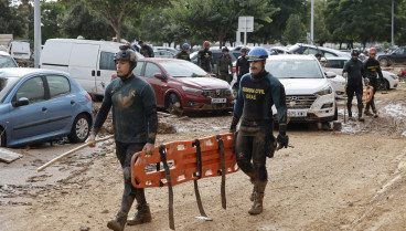 Efectivos del Grupo Especial de Actividades Subacuáticas (GEAS) de la Guardia Civil participan en las labores de búsqueda de desaparecidos en la localidad de Paiporta