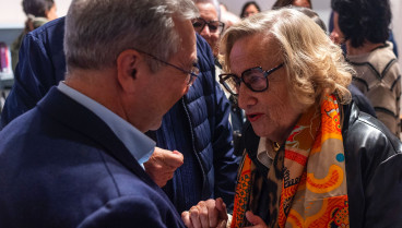 El momento en el que Lourdes Parada desvela la placa con el nombre de su padre