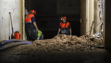 Miembros de Protección Civil, en Paiporta (Valencia)