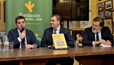 El salón de actos de la Plaza de Toros de Jaén ha sido el escenario de la presentación de Seis décadas de tauromaquia en Jaén. Historia del Coso de La Alameda, un libro escrito por José Luis Marín Weil