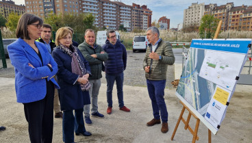 La consejera de Industria y la alcaldesa visitaron hoy la obra del aliviadero