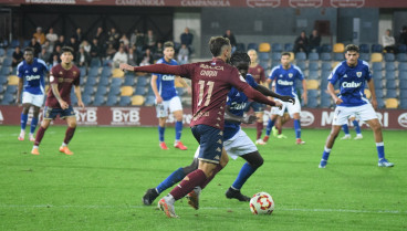 Chiqui en una acción del duelo entre Pontevedra y Bergantiños