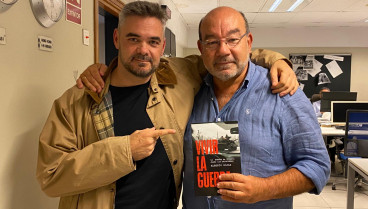 Expósito, junto al periodista Alberto Rojas