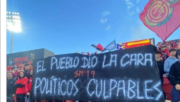 Pancarta en el fondo sur que motiva la sanción