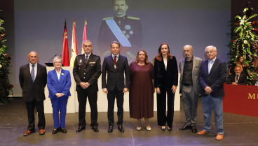 El alcalde, Fulgencio Gil, con los galardonados