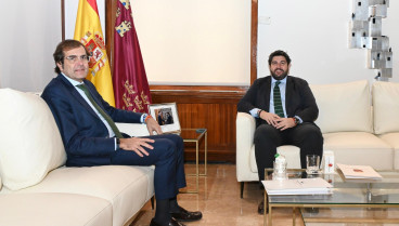 Reunión Miras y Hernández