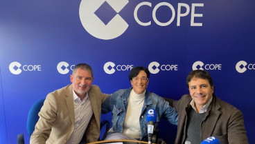 La experta en longevidad, Ana Canelada, y el presidente de Ourensividad, Pablo Vivanco, coinciden en los estudios de Cope Ourense con el teniente alcalde de Ourense, Aníbal Pereira