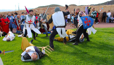 Momento de la refriega entre cristianos y musulmanes en la recreación histórica en el castillo