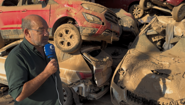 Expósito, junto a un cementerio de coches en Catarroja