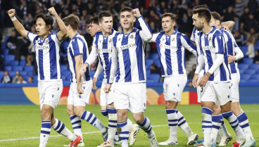 La Real Sociedad celebra el gol de Barrenetxea