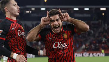 Abdón Prats celebra tras anotar en el partido