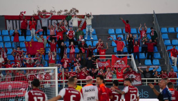 El Real Murcia reduce distancias con el líder