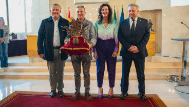 Entrega credenciales a los emisarios de los Reyes Magos.