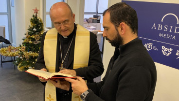 El Obispo de la Diócesis de Orihuela-Alicante durante su visita a Cope Alicante