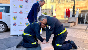 Personal del servicio de Emergencias de Lorca en una demostración de técnicas de reanimación