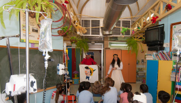 Niños disfrutando las actividades de Navidad en el Hospital Virgen del Rocío de Sevilla