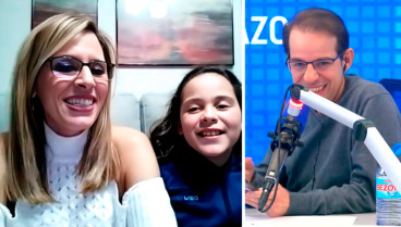José Luis Corrochano habla con la joven jugadora de baloncesto Duna, y con su madre Gemma