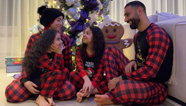 Mo Salah sube una foto junto a su familia celebrando la Navidad.