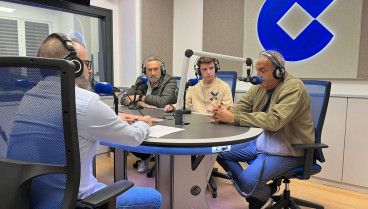 Juanjo Casañ, presidente del Paiporta; Manolo Visiedo, presidente del Alfafar; y Pau Folgado, jugador del Aldaia en el estudio de COPE Valencia.