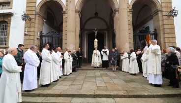 Acto a la entrada de la concatedral de San Julián