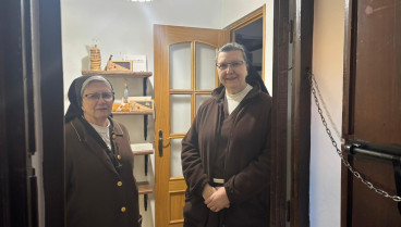 La Hna. Eloísa y la Madre María Teresa, en el Convento de las Clarisas de Ávila