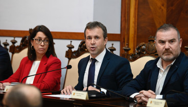 El socialista Julio Millán durante su intervención para defender la moción de censura