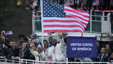 Coco Gauff y Lebron James, en el desfile inaugural de los Juegos Olímpicos de París 2024.