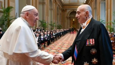 El Papa en su saludo a los embajadores ante la Santa Sede