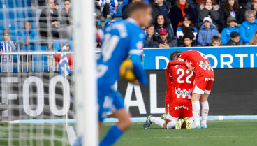 Los jugadores del Girona celebran el tanto de Solis en el descuento.