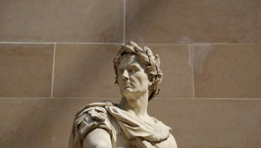 Julio César (100 a. C.-44 a. C.). Estadista romano. Cónsul y dictador. Escultura del artista francés Nicolas Coustou (1658-1733). Museo del Louvre