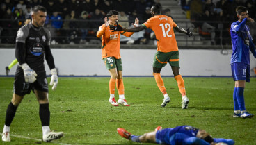 Sadiq celebra su primer gol en el Valencia