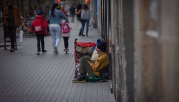 Una persona sin techo viviendo en la calle