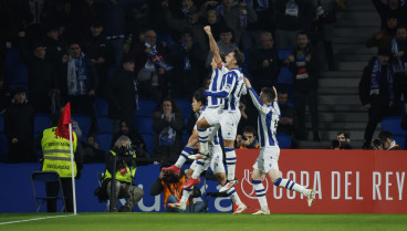 Oyarzabal celebra el gol de la Real Sociedad al Rayo Vallecano