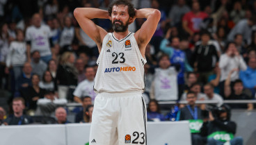 Llull se lleva las manos a la cabeza durante el partido del Real Madrid.