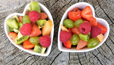 ¿Fruta y ensalada para cenar? Descubre por qué no es tan saludable como crees