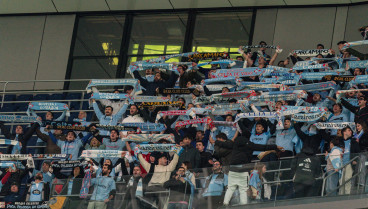 Muchos aficionados en la grada visitante del Santiago Bernabéu