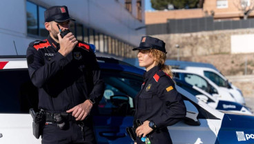 Detienen a tres hombres por una agresión sexual en grupo a una joven en un piso de Barcelona