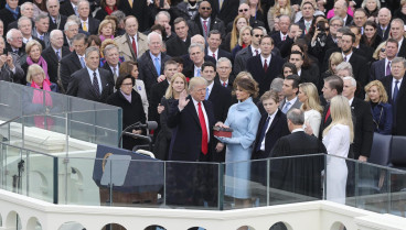 El presidente electo de EE.UU., Donald Trump, jura en 2016 como 45º presidente de los Estados Unidos