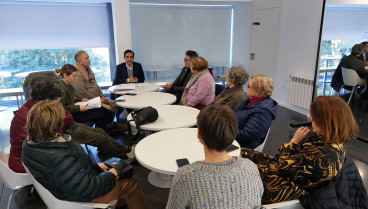 Reunión del alcalde de Ferrol y miembros de la corporación con la Intrabarrial de Canido