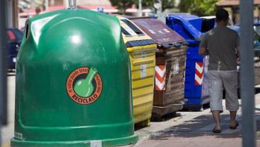 Contenedores de recogida selectivaEl Ayuntamiento de Granada ha destacado que los datos totales de reciclaje en la ciudad reflejan un total de 17.166.005 kilos de residuos recuperados en este pasado 2024, un 11,58% más que el año anterior, debido fundamentalmente, según señala, al "notable crecimiento" de las principales fracciones --envases, papel y cartón y, especialmente, de la fracción orgánica--; algo que evidencia, para la concejala de Limpieza Viaria, Ana Sánchez, "la creciente preocupación de los granadinos por cuidar de su ciudad y por contribuir con sus acciones y buenas prácticas a la protección del medio ambiente".POLITICA CANTABRIA ESPAÑA EUROPAARCHIVO