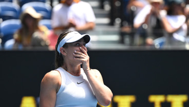 Paula Badosa de España reacciona después de ganar su partido de cuartos de final contra Coco Gauff de los EE. UU. durante el torneo de tenis Abierto de Australia en Melbourne Park en Melbourne, Australia, el 21 de enero de 2025