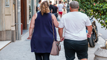 Valencia España,Ciutat Vella,ciudad vieja,distrito histórico,Carrer de Sant Vicent Martir,acera,peatones,hombre hombres adultos adultos,mujer mujeres mujeres