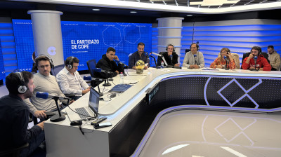 Rodri Hernández, con el equipo de El Partidazo de COPE