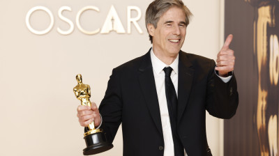 Walter Salles, ganador del premio a la Mejor Película Internacional por I'm Still Here, posa en la sala de prensa durante la 97ª ceremonia anual de los Premios Oscar en el Teatro Dolby en el barrio de Hollywood de Los Ángeles, California, EE.UU., el 02 de marzo de 2025