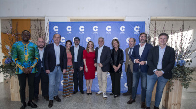 La directora de COPE Euskadi, Ana González, junto al presidente del PP Vasco, Javier De Andrés, y otros dirigentes del partido en Álava, como su presidente, Iñaki Oyarzabal y Laura Garrido